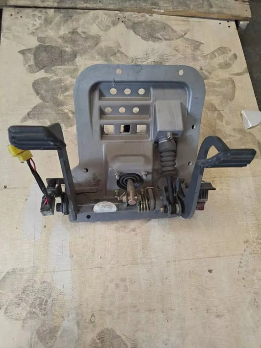 Sinotruk HOWO New Condition Combination Pedal Manipulator Assembly Model AZ9725361040