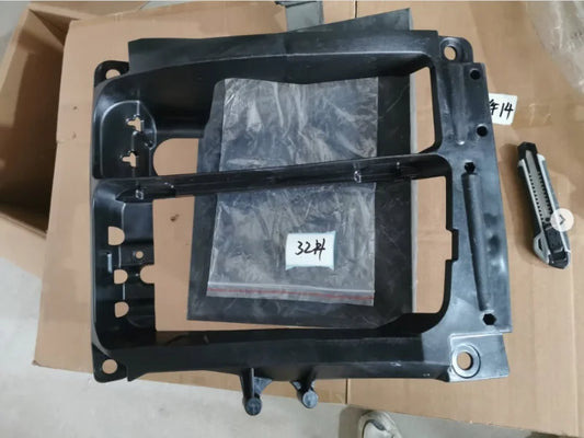 811W25115-5008 SITRAK Headlight Mounting Bracket (right)