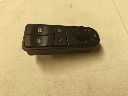 SINOTRUK HOWO A7 Truck Parts Door Control Switch Panel Glass Lifter WG1664331061