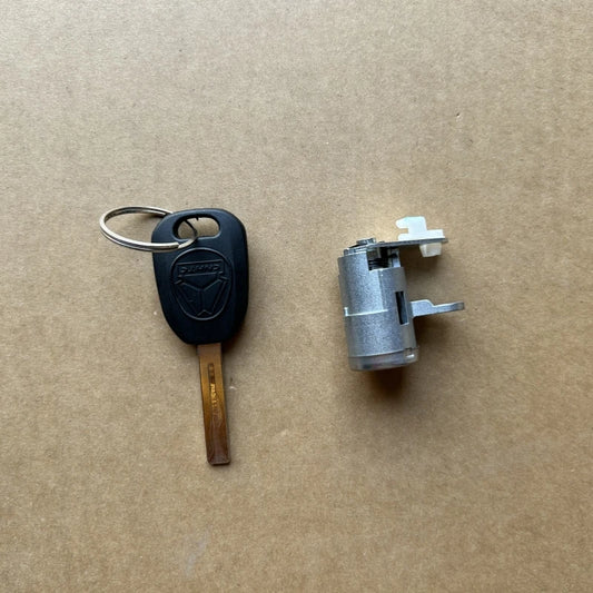 YG9525582558 SITRAK C7H DOOR LOCK WITH KEY