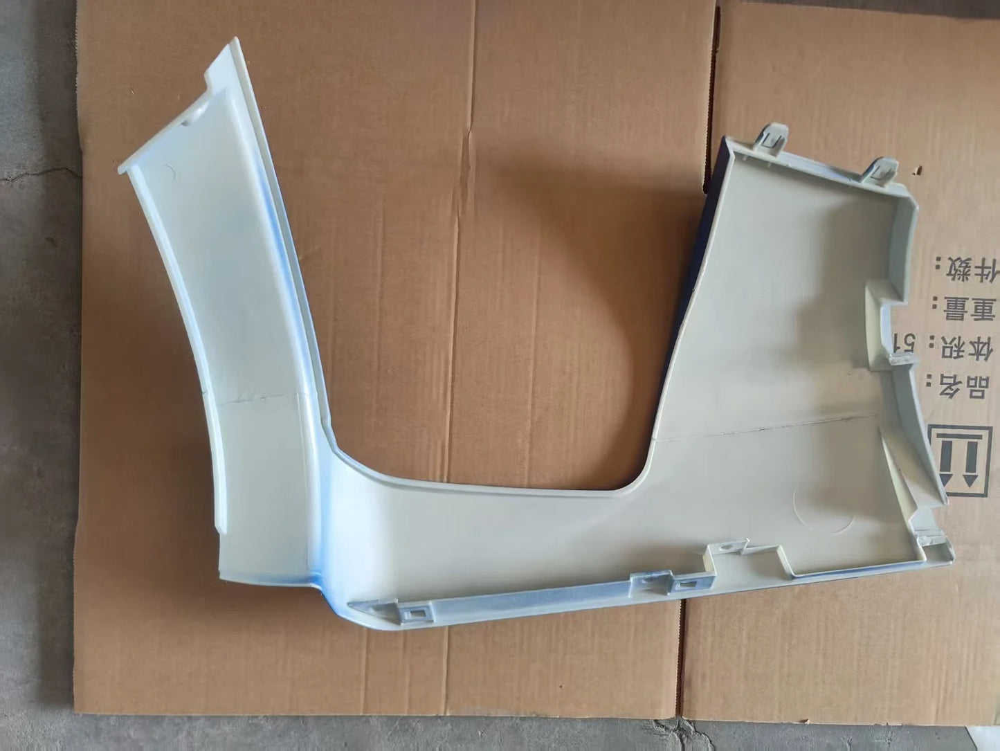 Sinotruk Spare Parts Howo A7 Bumper Left Section WG1664242007 for Howo 380 Head Light Fender